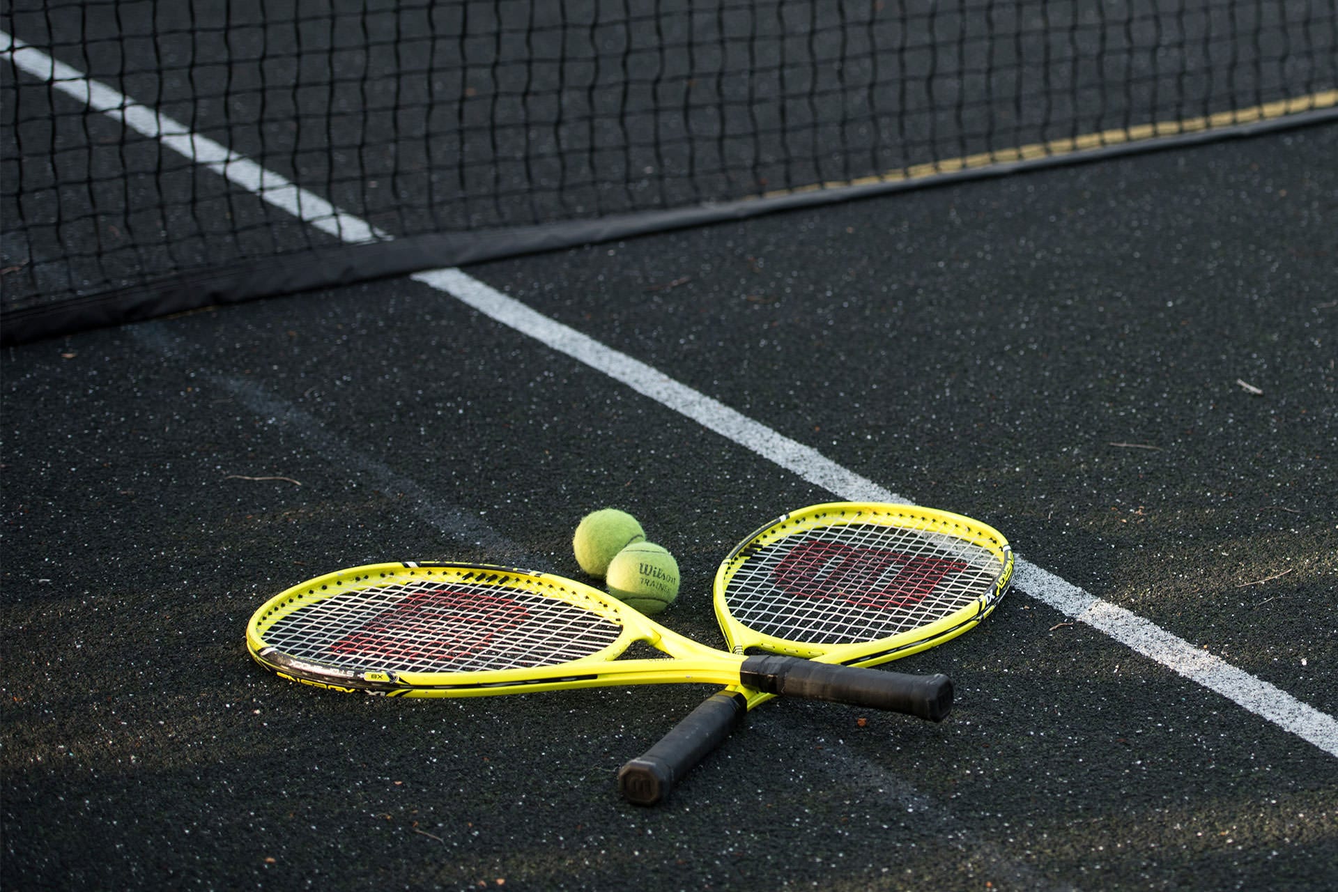 Spielen Sie gemeinsam Tennis